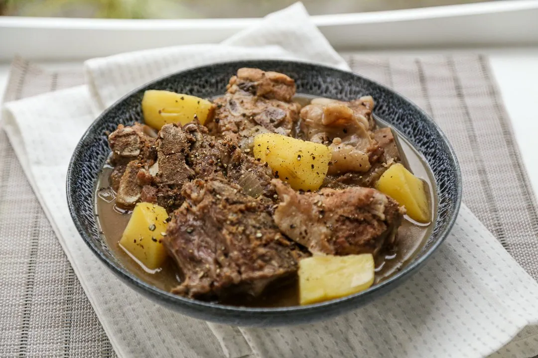 Recipe for Neckbones in Crockpot: A Delightful Tender and Flavorful Dish