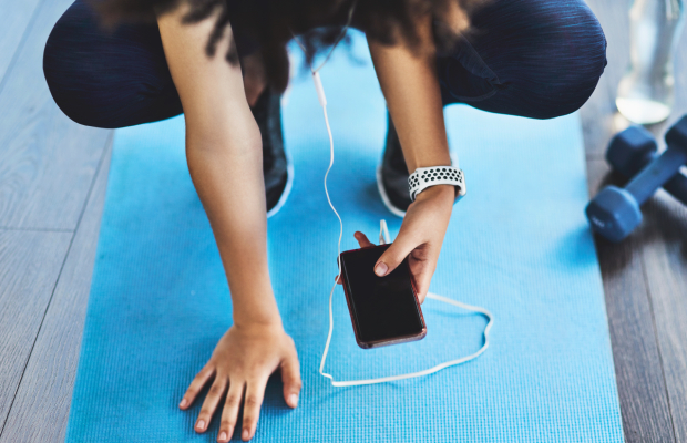 5 Fitness Apps That Will Help You Get Your Sweat On At Home
